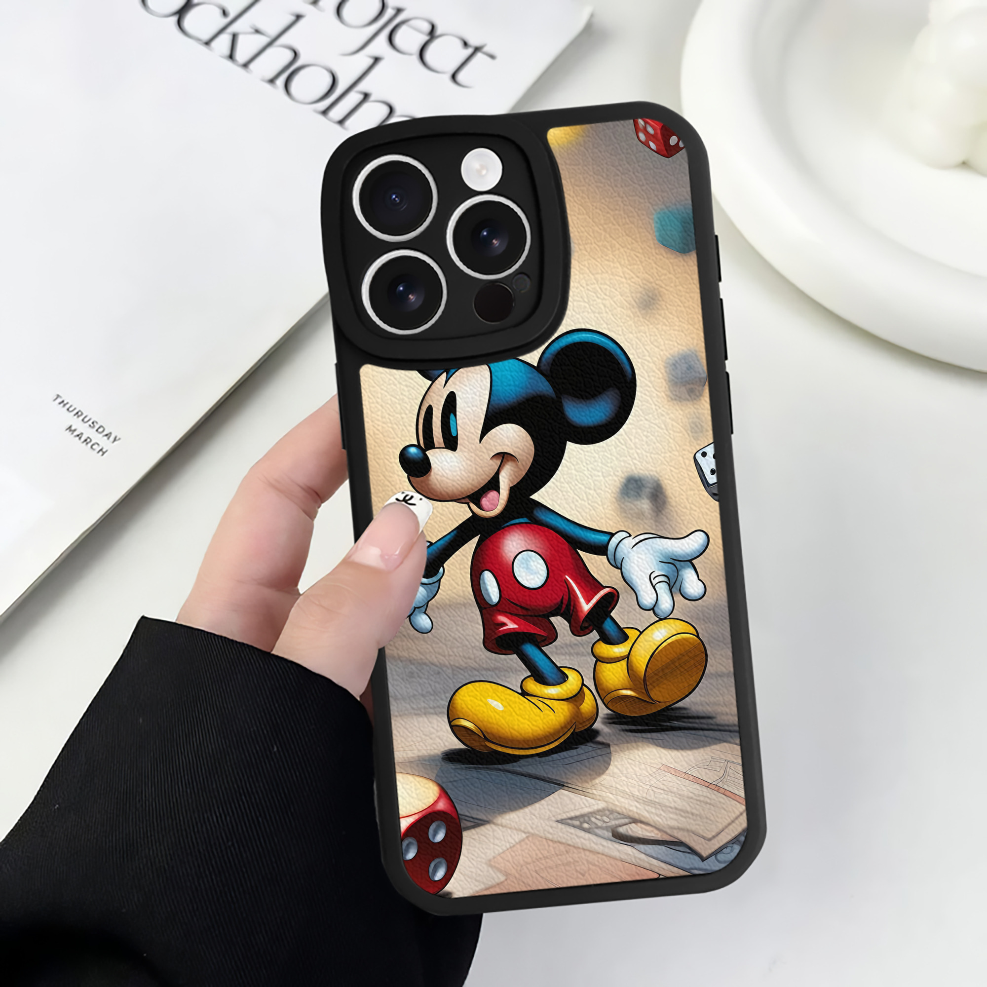 （画像用） ミッキーマウス Mickey Mouse 【iPhone 16シリーズ対応】シリコンスマホケース（レザー調） 材質：シリコン